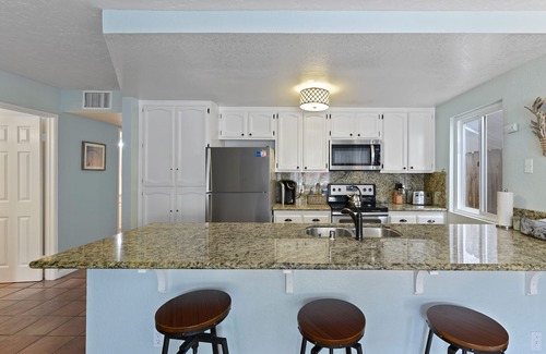 Mission Beach Condo | Luna Azul, only steps to Mission Beach! Free Wireless Internet/NO SMOKING