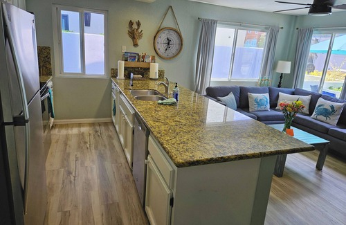 Mission Beach Condo | Luna Azul, only steps to Mission Beach! Free Wireless Internet/NO SMOKING