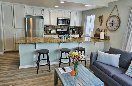 Mission Beach Condo | Luna Azul, only steps to Mission Beach! Free Wireless Internet/NO SMOKING