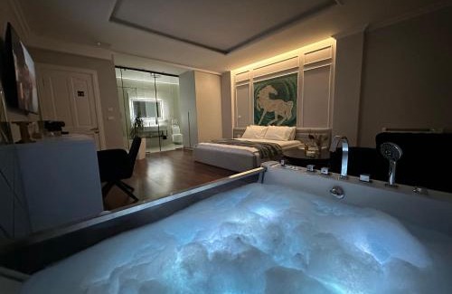 Blloku Apartment | Lunarist - Luxury Jacuzzi Suites Tirana Prime Location