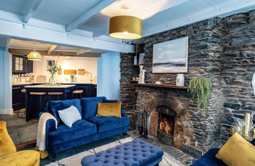 Port Isaac Cottage | Lundy Cogttage - in the heart of Port Isaac, sleeps 5, + parking & welcomes dogs