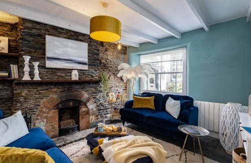 Port Isaac Cottage | Lundy Cogttage - in the heart of Port Isaac, sleeps 5, + parking & welcomes dogs