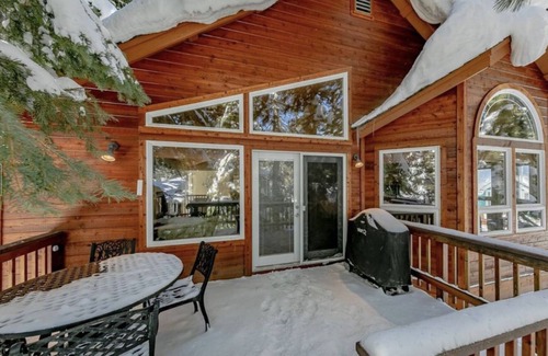 South Lake Tahoe House | Lupine Delux lodge, hot tub, Pool table sleeps 8 people