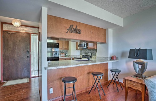 Makaha Condo | Lush Condo w/Community Pool, 1 Mi to Beach!