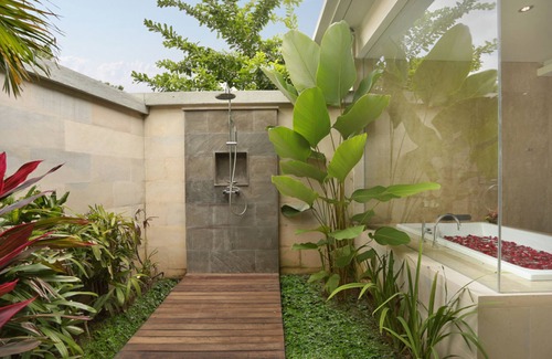 Kemenuh Villa | Lush Garden 2BR Villa near Tegenungan Waterfalls