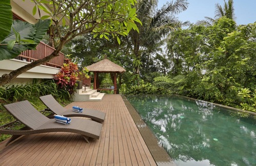 Kemenuh Villa | Lush Garden 2BR Villa near Tegenungan Waterfalls