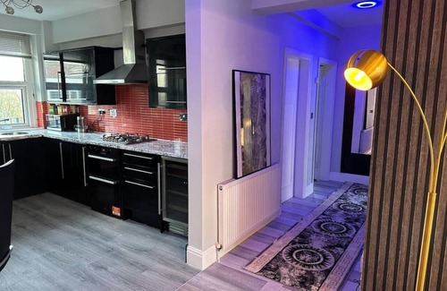 The Westside Condo | Lush Jacuzzi Apartment 2 Bedrooms with Balcony