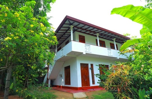 Kathaluwa Apartment | Lush Paradise>Pool+AC+Kitchen~Sea, Nature & Relax!