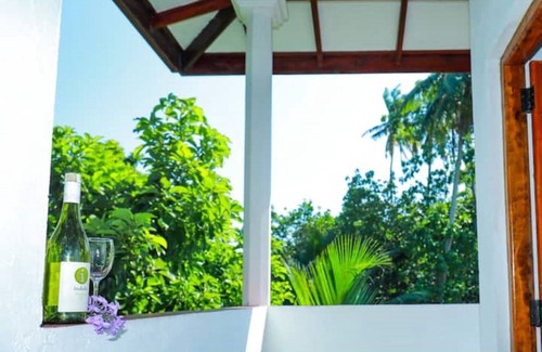 Kathaluwa Apartment | Lush Paradise>Pool+AC+Kitchen~Sea, Nature & Relax!