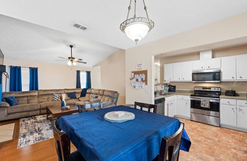 Springfield House | Lush Queen Bd-30Min To Beach 55"TV