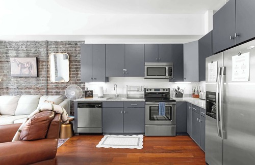 Historic District - North Apartment | Lush Savannah Loft - Near Plant Riverside District