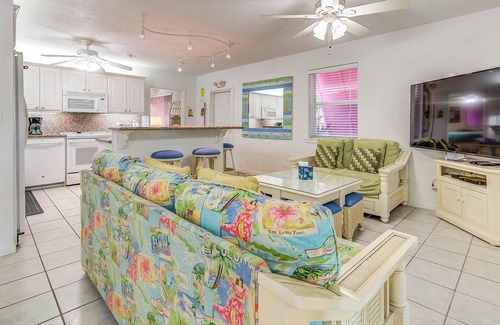 Islamorada Cottage | Lush tropical plantings in a gated compound located directly on the Florida Bay