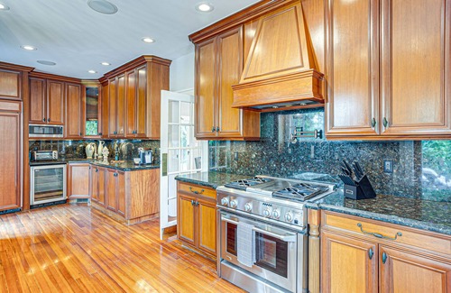 Old Northwood House | Lush West Palm Beach Getaway w/Backyard Oasis!