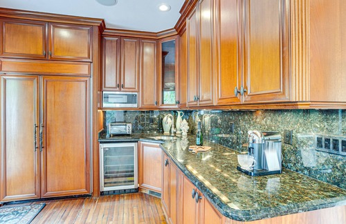Old Northwood House | Lush West Palm Beach Getaway w/Backyard Oasis!