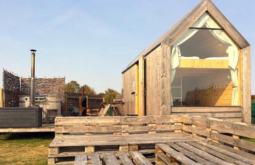 Brightlingsea House | Lushna 9 Petite at Lee Wick Farm Cottages & Glamping