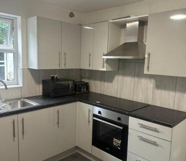 Luton House | Luton Room only