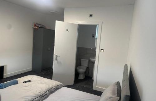 Luton House | Luton Town Rooms available