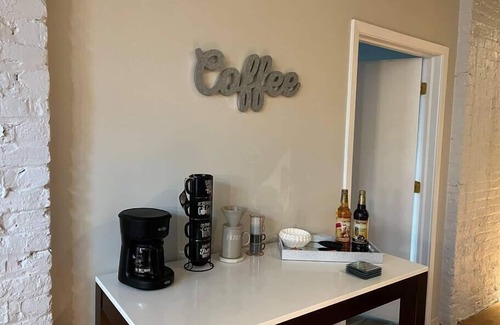 Near South Side Apartment | Luxéry Stay "Hollywood" Downtown/McCormick/WinTrust Area