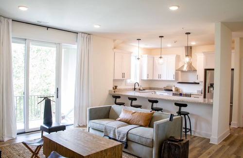 Batesville Apartment | Lux 2 Bed 2 Bath Apt | Dwtn Crozet (30 Nt Min)