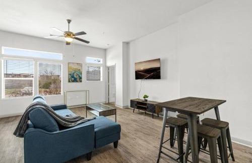 Montopolis Apartment | LUX 2B2B with Pool & Parking near the Heart of Austin