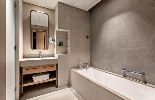 Madinat Zayed Apartment | Lux 2BR Apartment Vida Dubai Mall