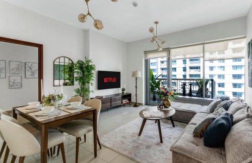 Downtown Dubai Apartment | LUX 2BR Burj & Fountain View Steps from Dubai Mall