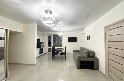 Dnipro Apartment | Lux 3-bedroom apartment in Most City area
