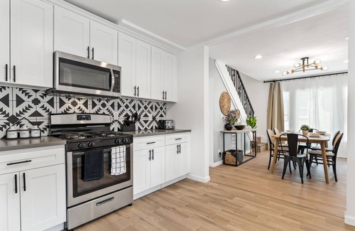 San Bernardino House | LUX 4BR Home near NOS & Yaamava w private backyard