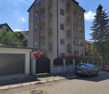 Vozdovac Apartment | Lux Apartman Banjica