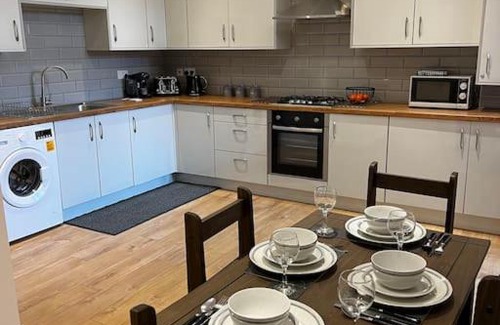 Nuneaton Apartment | Lux Apartment Nuneaton with Gated, Private Parking