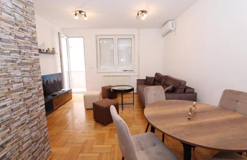 Kragujevac Apartment | Lux Apartment Rose 2 60m2