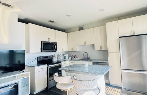 Fort Worth Apartment | LUX Apt 2 Min to TCU Pool & Gym! Great for Traveling Nurses and Professionals