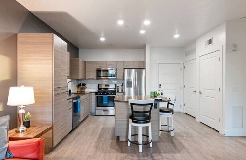 Downtown Salt Lake City Apartment | Lux Apt -PoolHotTubGymPrkg-View!