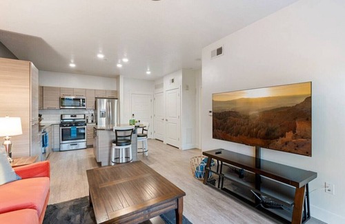Downtown Salt Lake City Apartment | Lux Apt -PoolHotTubGymPrkg-View!