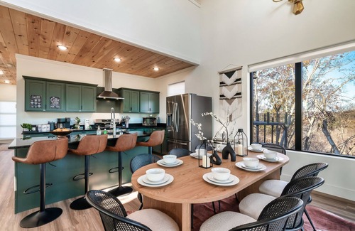 Sevierville Cabin | Lux Cabin!Views!Hot Tub!Sauna!Firepit!Games!Theater!Fitness area!Dog friendly!