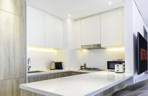 Al Sufouh 2 Apartment | LUX Contemporary Suite Marina View 6