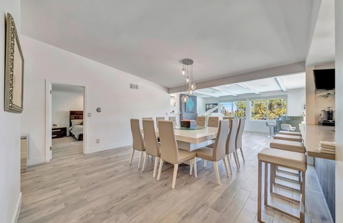 Woodland Hills House | Lux. Entertainer's Home W/Infinity Pool & View!