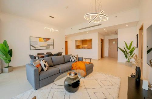 Emirates Hills 2 Apartment | Lux Golf Views 3 BR in Emirates Hills