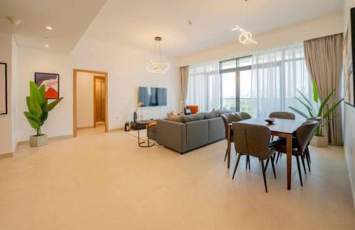 Emirates Hills 2 Apartment | Lux Golf Views 3 BR in Emirates Hills