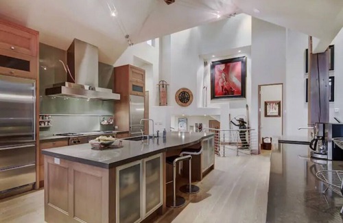 The Highlands House | LUX MANSION W/PANORAMIC VIEWS, CC SKI/GOLF @ DOORSTEP, OFFICE, SAUNA/STEAMROOM.