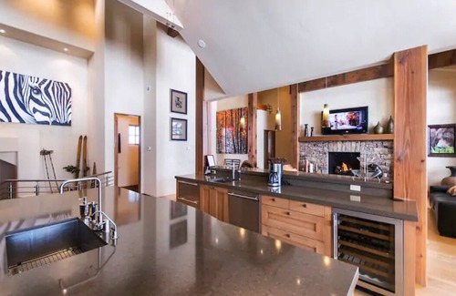 The Highlands House | LUX MANSION W/PANORAMIC VIEWS, CC SKI/GOLF @ DOORSTEP, OFFICE, SAUNA/STEAMROOM.