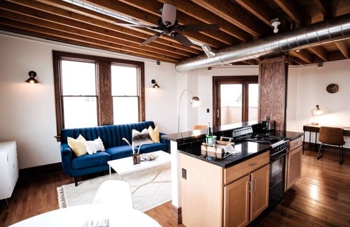 Midtown Apartment | 💖 Lux Midtown Penthouse w/ Rooftop Deck ⚡Internet