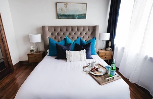 Midtown Apartment | 💖 Lux Midtown Penthouse w/ Rooftop Deck ⚡Internet