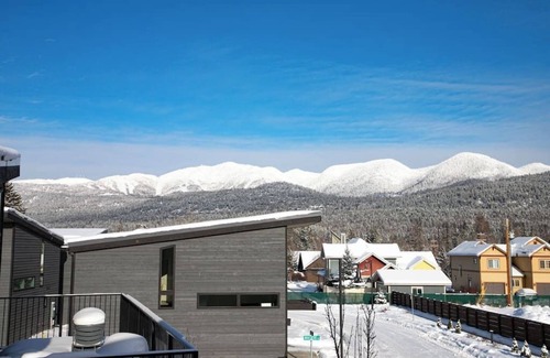 Whitefish House | LUX Modern Retreat: Hot tub & Pool, Perfect Location!