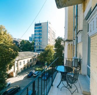 Lypky Apartment | LUX near Maidan, Khreschutyk 3BR