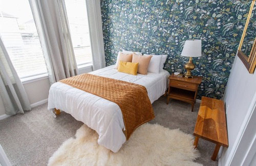Oxford Cottage | Lux Oxford Cottage Vacation Getaway - Amazing Location!