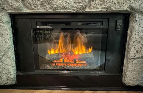 Mammoth Lakes Apartment | Lux Retreat, Covered Parking, Walk to Golf