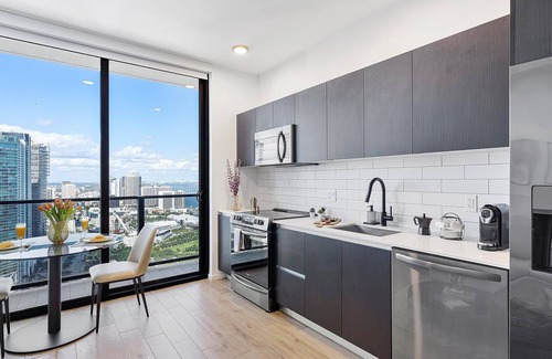 Downtown Miami Apartment | Lux Studio w Sunset Views. No Additional Fees!