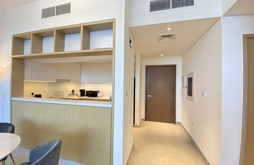 Dubai Apartment | LuxBnB Creek Rise Tower Harbor Views