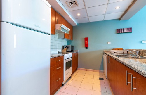 Dubai Apartment | ★Luxe 1BD Apt/Sleeps 4/Parking/Pool/Gym/★